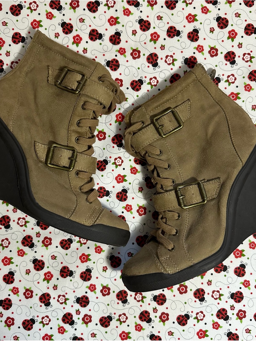 Simply Vera Vera Wang Savana Taupe Canvas Wedge Boots Buckles Lace Up Women 8 M